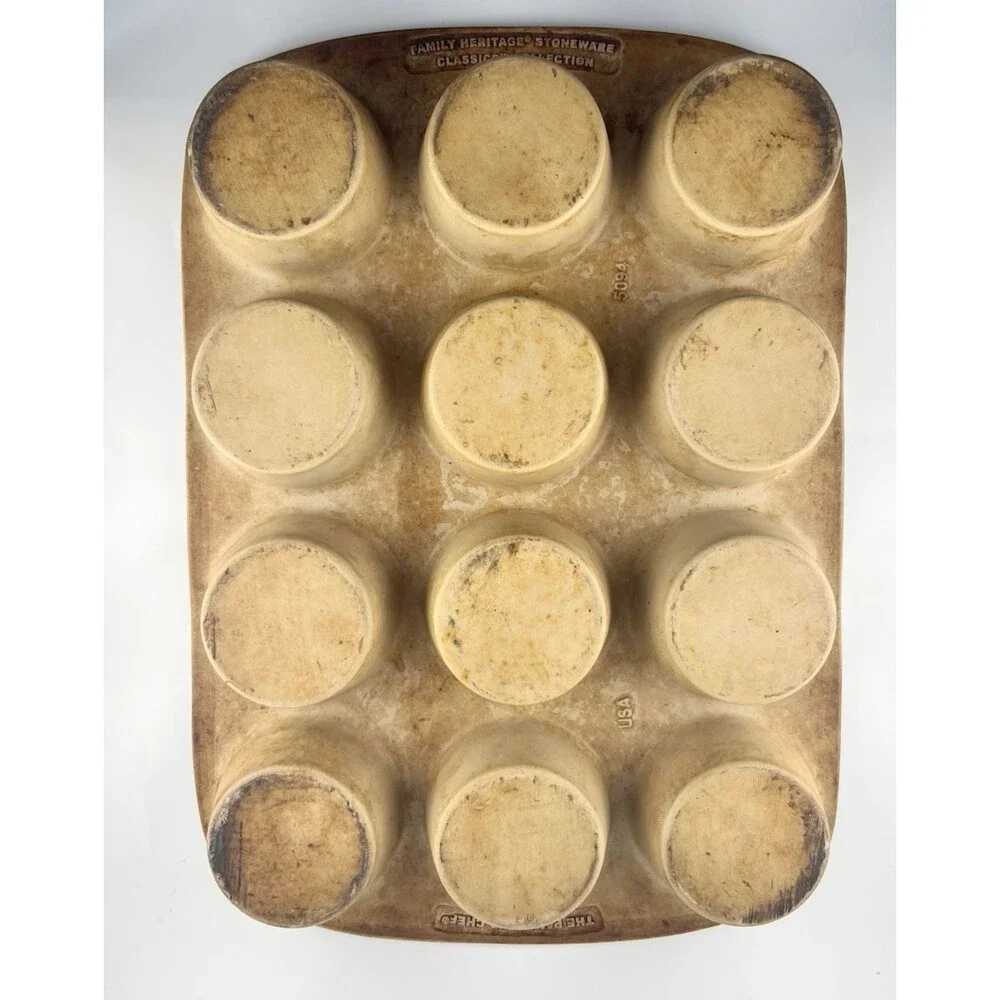 The Pampered Chef Family Heritage Stoneware Classics 12 Cupcake Muffin Pan Nice